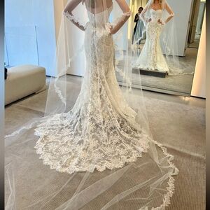 NEW Monique Lhuillier Lace Trim Cathedral Veil Fall 25’